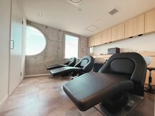 エルビアジェ(el viaje)の雰囲気（全席半個室のシェアサロン。フルフラットシャンプー台完備）