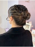 サイド編み込み×高めシニヨン
