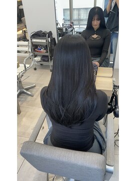 エラ(Ella) 髪質改善×ブルーブラック