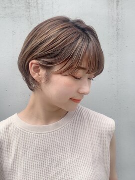 ラミ(L'ami) 【東 純平】小顔可愛い 耳掛け 丸みショートボブ