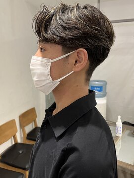 ロイ 南青山 表参道(ROI) 黒髪ニュアンスパーマセンターパートスパイラルパーマショート