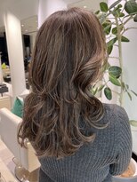 ステア ケース(stair case)&nbsp;白髪を活かしてハイライトに　グレージュ 白髪ぼかし