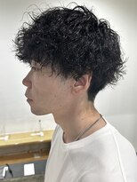 ヒュイル バイ ニアウ(Hwyl by Niau) メンズマッシュパーマニュアンスパーマスパイラルパーマ刈り上げ