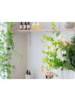 歳を重ねると増える髪や頭皮の悩み。丁寧なカウンセリングと豊富なメニューで解消する芦屋で人気のサロン