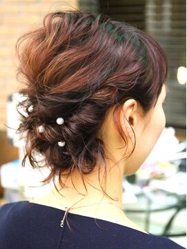 エムスラッシュ アヴェダ 自由が丘(M.SLASH AVEDA) 【M.SLASH】後ろ姿で魅せる…ねじりロールアップ