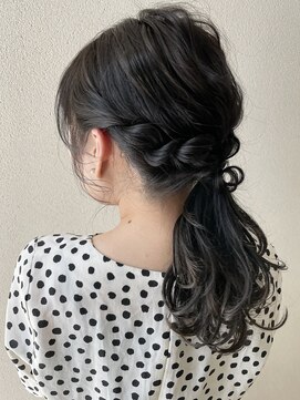 オウルヘアー(Owl hair) 暗髪でもゆるふわ★ローポニーアレンジ