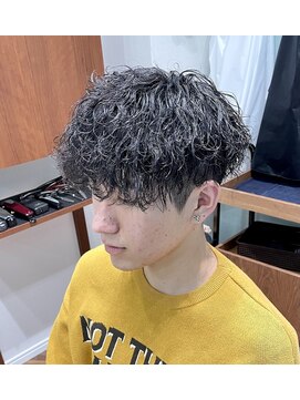 フォーコーナーズカットショップフェイビーズ 名古屋西(FourCornersCutShop favey's) ツイストパーマ　波巻きパーマ　スパイラルパーマ