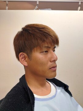 スマイル(Smile) 小顔補正立体カット シナモンベージュカラー ツーブロ フェード