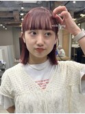 レッドピンク/ワイドバング/ぱっつん前髪/切りっぱなしボブ