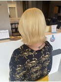 抜きっぱなしブロンド×切りっぱなしボブ