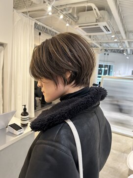 マチルダ(Matilda) 大人ショート×白髪ボカシハイライト