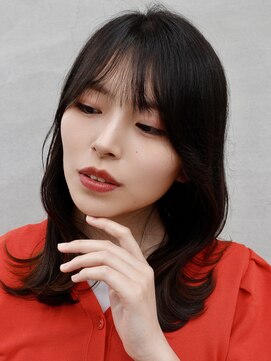 レヴィア(REVIA) レディースくびれレイヤースタイル暗髪艶髪