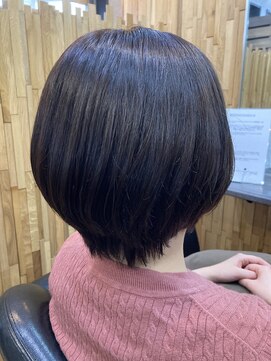 アール(R) ショートボブ