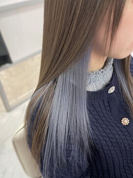 エラ(Ella) イヤリングカラー×white blue【入谷駅】