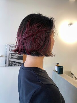 トナリ(tonari) 巻いても可愛いボブ×根元が伸びても気にならないルーツカラー