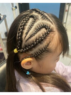 ヘアスタジオ クリブ(HAIR STUDIO CRIB) コーンロウ