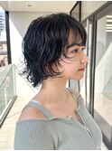 顔まわりレイヤーボブヘア切りっぱなしボブパーマワインレッド