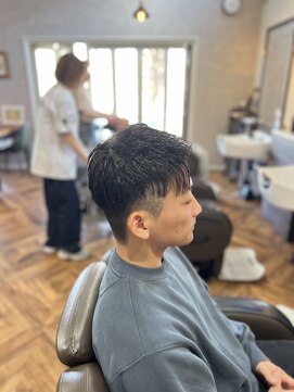 アンカー(ANCHOR) MEN’S HAIR/サーフカール/刈り上げセンターパート/印西