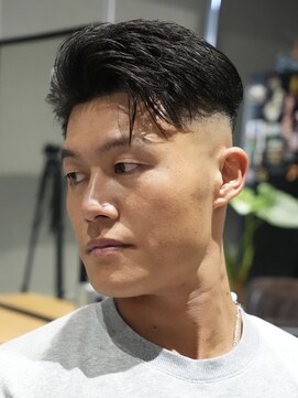 メッツ 原宿(METS) MEN'S/かきあげサイドパート×フェード/短髪/ビジネスヘア