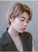 ハイトーンのショートヘア
