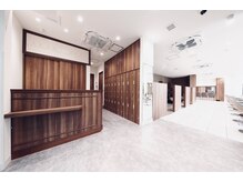 【葛西で１番】カット＆縮毛矯正サロン　ハイダメージ、くせ毛、年齢によって変化を感じ始めた毛に