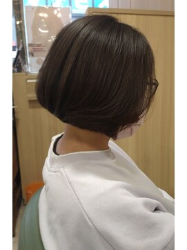 アエラス(Aeolus) 前下がりボブ　オーガニックカラー