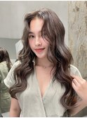 オリーブベージュオリーブカラーフェミニンロングウェーブヘア