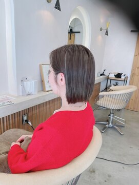 ザイエロー(THE YELLOW) 切りっぱなしボブのグレージュのハイライトカラー♪