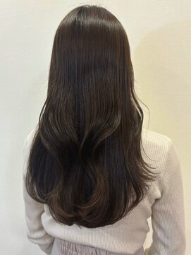 アンド アノン(and anon) 暗めオリーブベージュ ゆる巻きロング 上品カラー