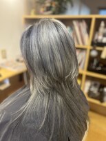 ヘアーコンセプト(HAIR CONCEPT)&nbsp;クラゲカット×シルバーカラー