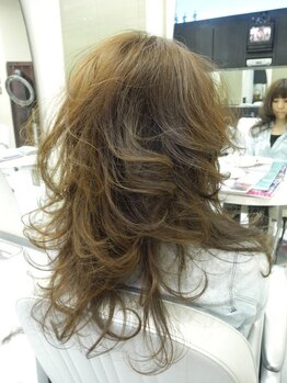 ビートルズ(BEATLES)の写真/≪飾磨駅すぐ≫流行りの白髪ぼかしで気になる髪のお悩みを解決☆。髪が伸びてきても良い状態を保ちます◎