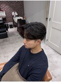 清潔感刈り上げセンターパート大人ヘア韓国ツーブロック黒髪
