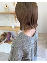 ニュイ(nuit)&nbsp;外ハネ切りっぱなしボブ