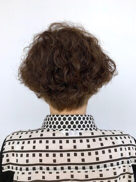 クオリス 上板橋店(QUALIS) 50代60代大人ボブしっかりパーマ/強めウェーブ/ベージュ系カラー