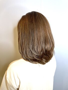 ブロッサム 東久留米店(Blossom) 大人可愛い大人美人ふんわりカール小顔カットショコラアッシュ