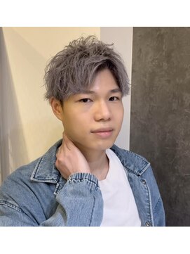 クオンヒール(QUON HEAL) 七三センターパートフェザーパーマニュアンスパーマn