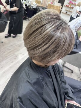 ジゼル(gisele) 白髪ぼかしハイライト