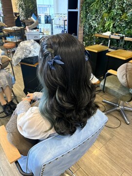 ≪ヘアセット≫ヨシンモねじりハーフツイン×リボンアクセ