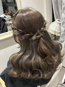 ハチ(HACHI) ふわふわハーフアップ