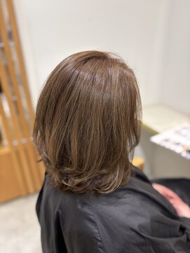 テラス アヴェダ 大丸心斎橋店(Terrace AVEDA) 外ハネくびれミディ × 透明感ベージュ
