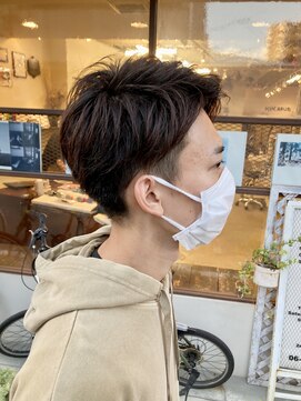 ヒカリス 東三国(HIKARIS) 束感アップバングショート/甘めツーブロスタイル