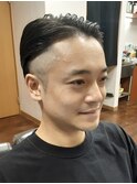 センターパートツーブロックショートスタイル(アップバング)