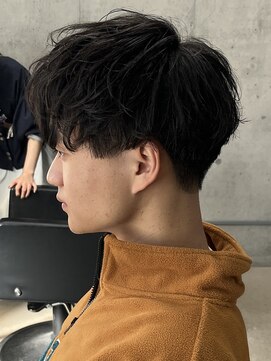 フイ 代々木(Hui) メンズ/アップバング/ツーブロックマッシュ/束感ショート波巻き