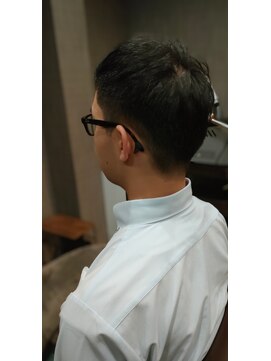 コトノハ 新屋敷町店(kotonoha) サイドのボリュームを抑えるナチュラルメンズショートヘア