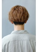 耳掛けセンターパート　ツーブロック　刈り上げ