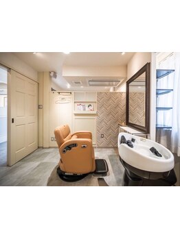 完全個室のプライベート空間が人気◎ゆったり静かな落ち着いた店内【マンツーマン施術】