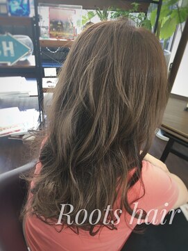 ルーツ ヘアー(Roots hair) 外国人風アッシュカラー