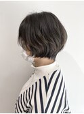 少し長めの大人ショートボブ+アッシュでカジュアルに