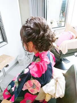 リエラ 新宿(RIERA) もこもこサイドアップ