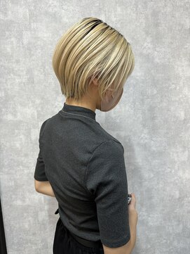 シールドヘアー 沖縄 新都心(C'LD Hair) 【C’LD 】ハイトーン/ホワイトベージュ/ショートカット/カット